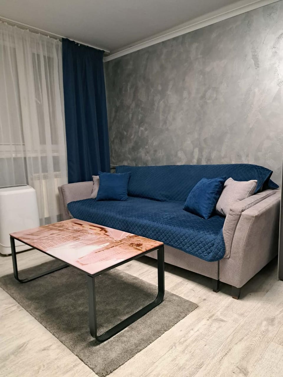 Bed, Seating area