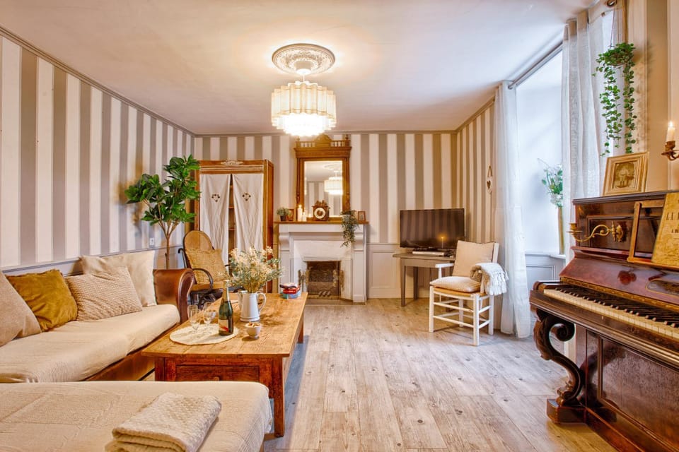 Living room, Seating area