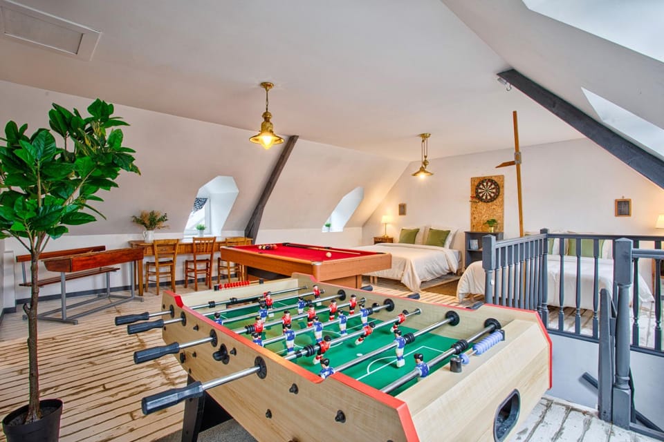 Billiard, Game Room