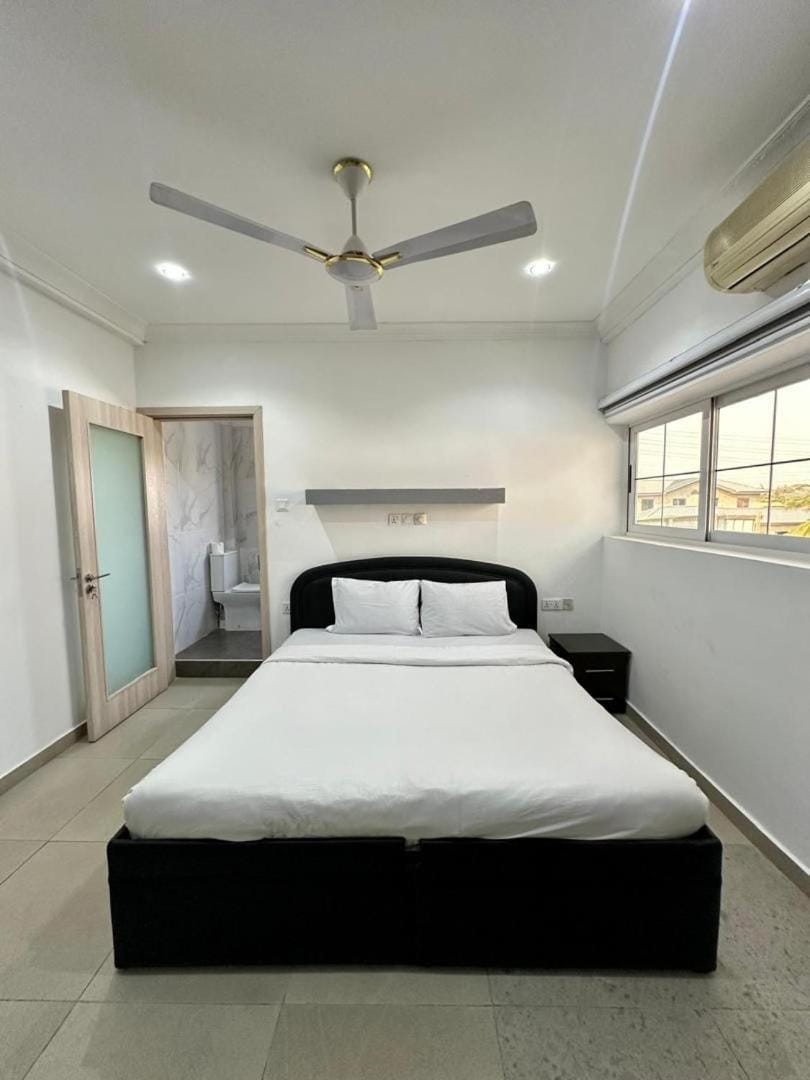 Deluxe Balcony Room in East Legon with Free Breakfast & Gym Access Hotel in Accra