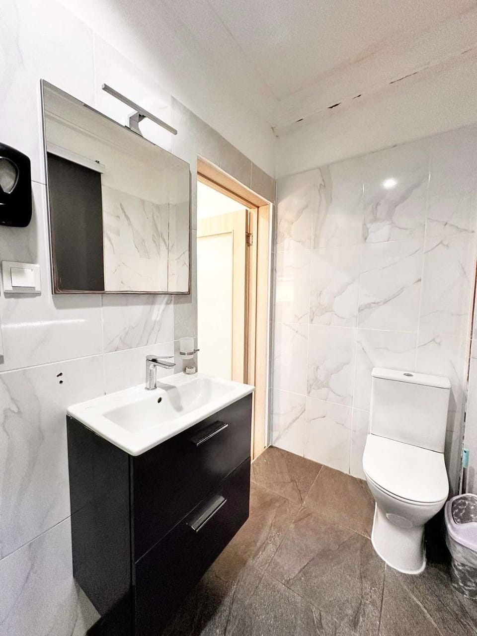 Deluxe Balcony Room in East Legon with Free Breakfast & Gym Access Hotel in Accra