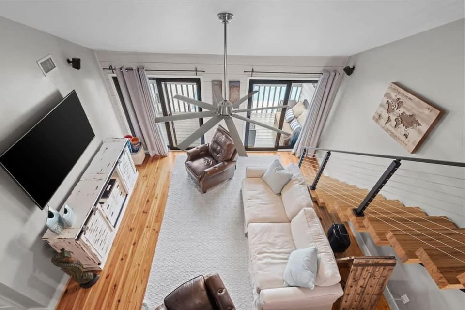Waterfront condo Boat Slip Nearby Beach Sleeps 8 House in Orange Beach