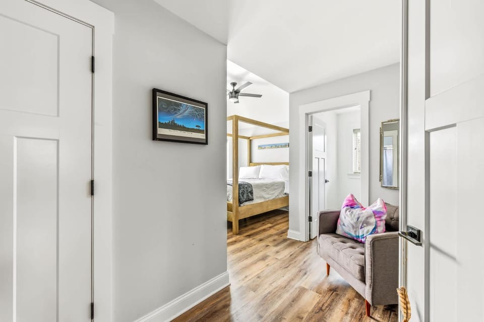 Rowen Tree Queen Room Bed and Breakfast in Charlotte
