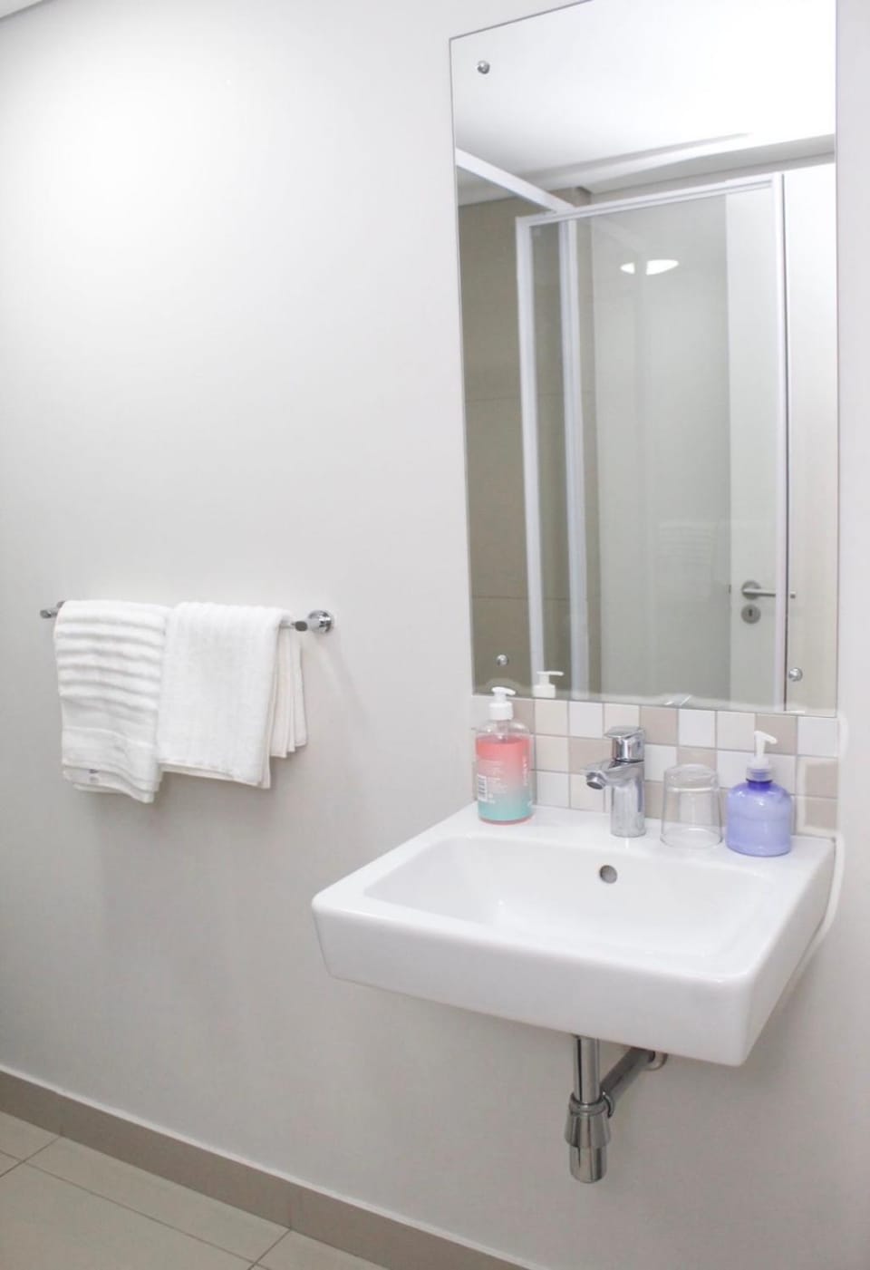 The Millennial, Secure parking, 3 mins to Gateway Apartment in Umhlanga