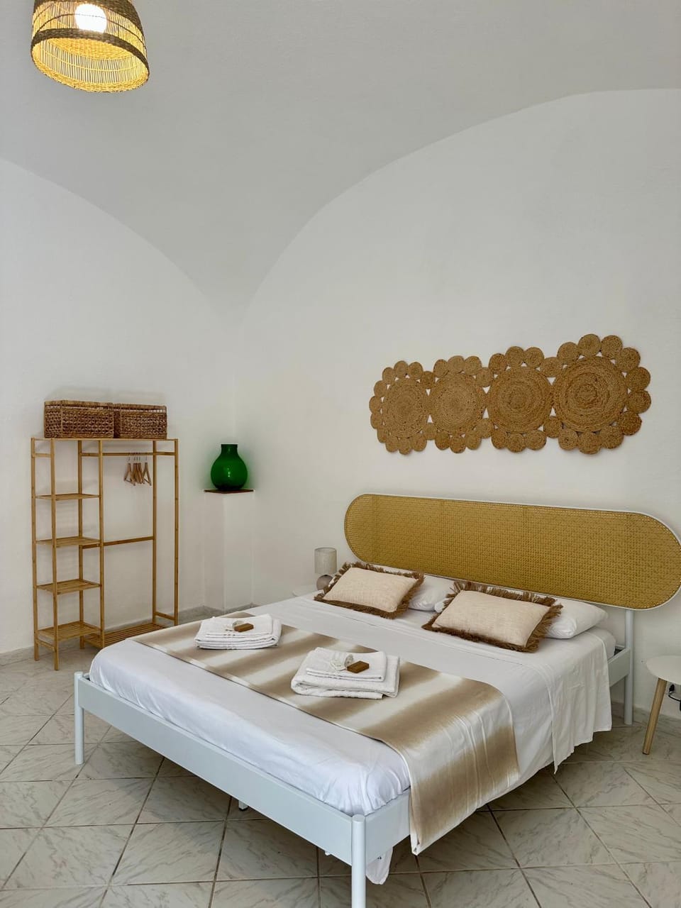 Bed, Photo of the whole room, towels