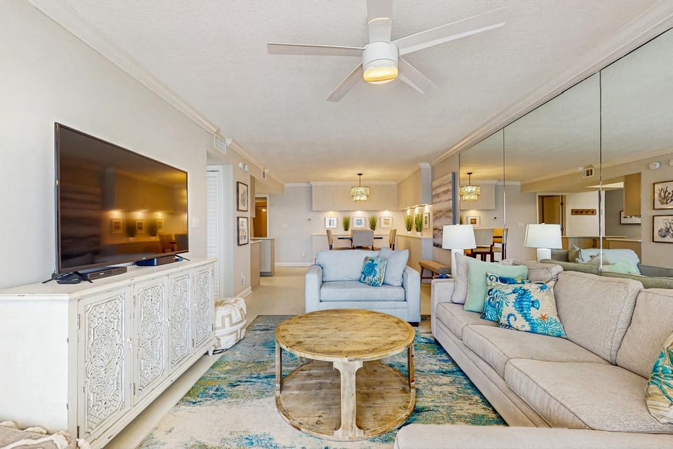 Platinum penthouse with balcony views pool tennis court & beach access House in Okaloosa Island