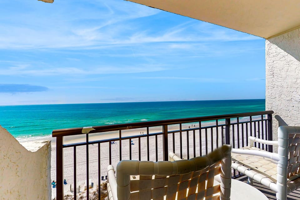 Platinum penthouse with balcony views pool tennis court & beach access House in Okaloosa Island