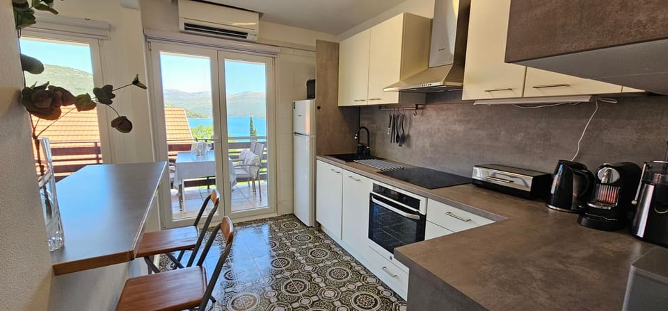 Sea view, kitchen
