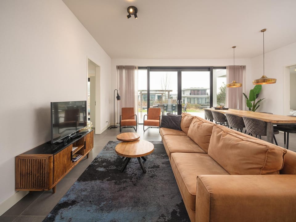 Bloem Nr. 591 | 8 Pers. Hottub House in Biddinghuizen