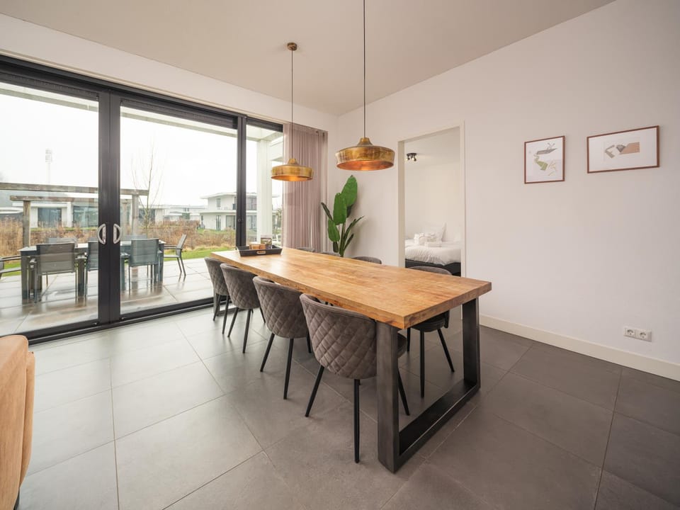 Bloem Nr. 591 | 8 Pers. Hottub House in Biddinghuizen