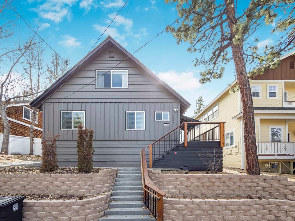 Bear Mesa Chalet W Hot Tub House in Big Bear