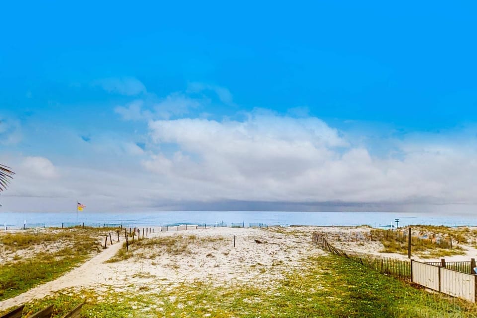 Gulf-Front Condo with Shared Outdoor Pool Private Balcony Incredible Views & WiFi House in West Beach