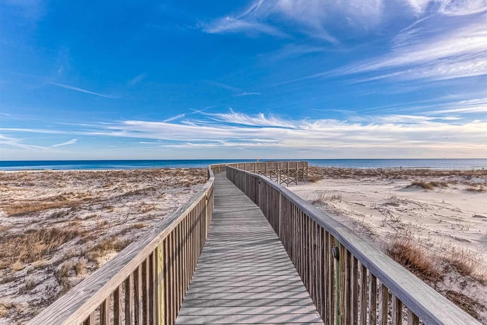 Coastal condo with beach access pool sauna and tennis courts House in Alabama