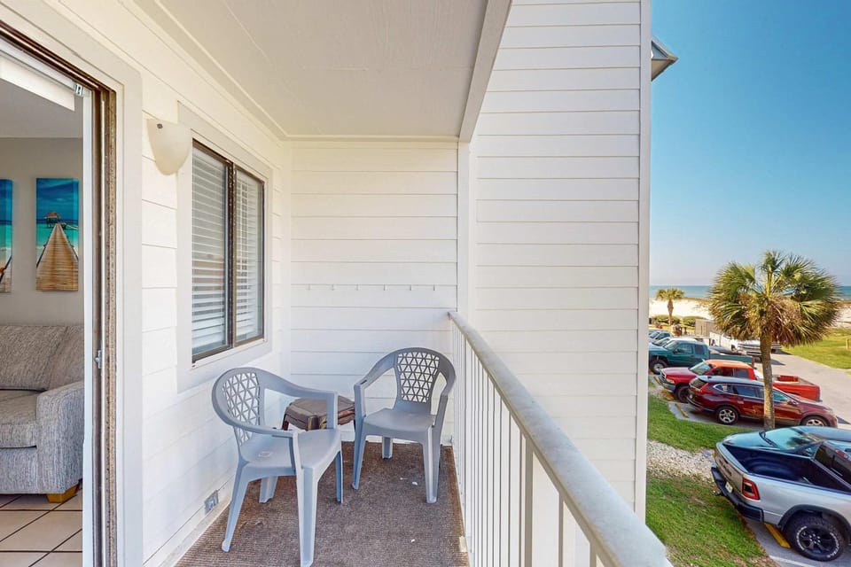 Ocean-view condo with pools fitness center beach access and golf House in Alabama