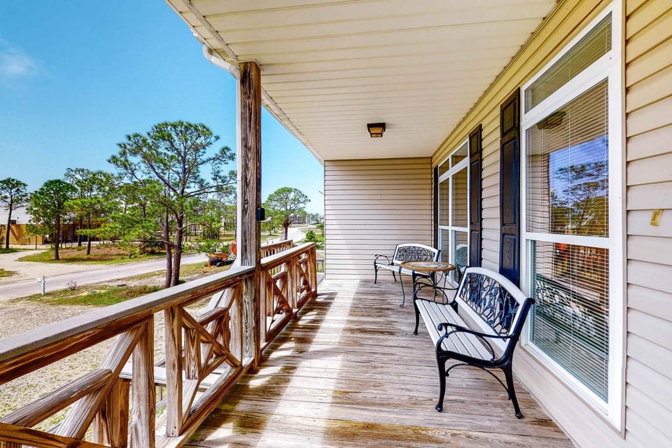 Friendly Duplex with Full Kitchen Central AC Washer Dryer & High-Speed WiFi House in Dauphin Island