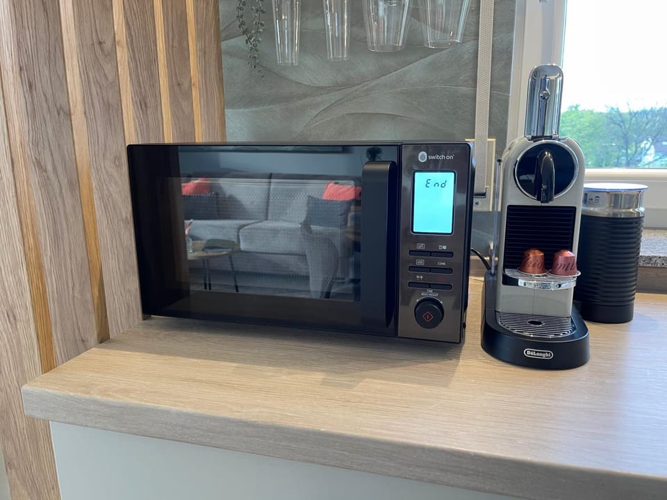 Kitchen or kitchenette, microwave, kitchen