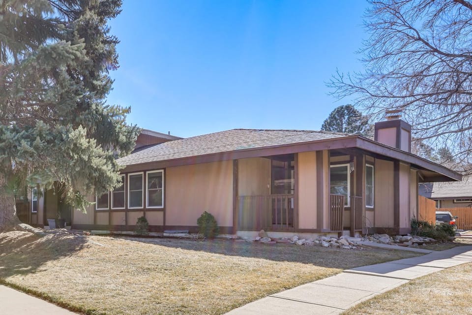 6 Mi to DTC: Work & Play in Denver Suburbs! House in Aurora