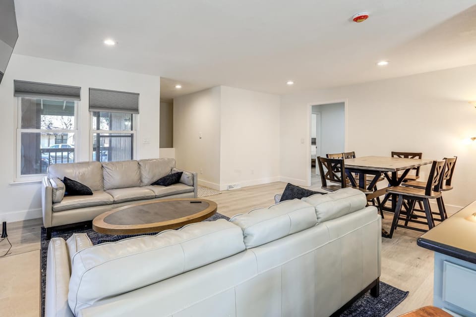 6 Mi to DTC: Work & Play in Denver Suburbs! House in Aurora