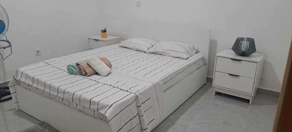 JRV Guesthouse located 10 min walk from the beach Apartment in Praia