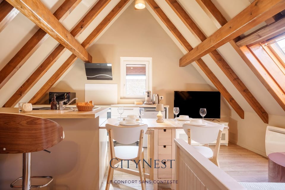 TV and multimedia, Kitchen or kitchenette, Living room, Dining area