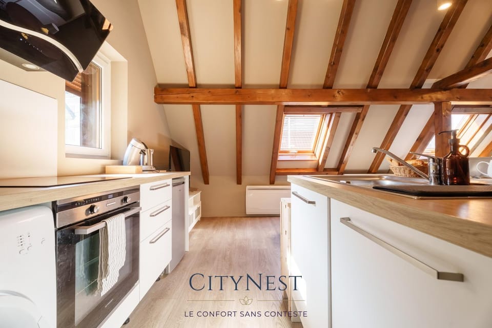 Coffee/tea facilities, Kitchen or kitchenette, dishwasher, microwave, stove, toaster, washing machine