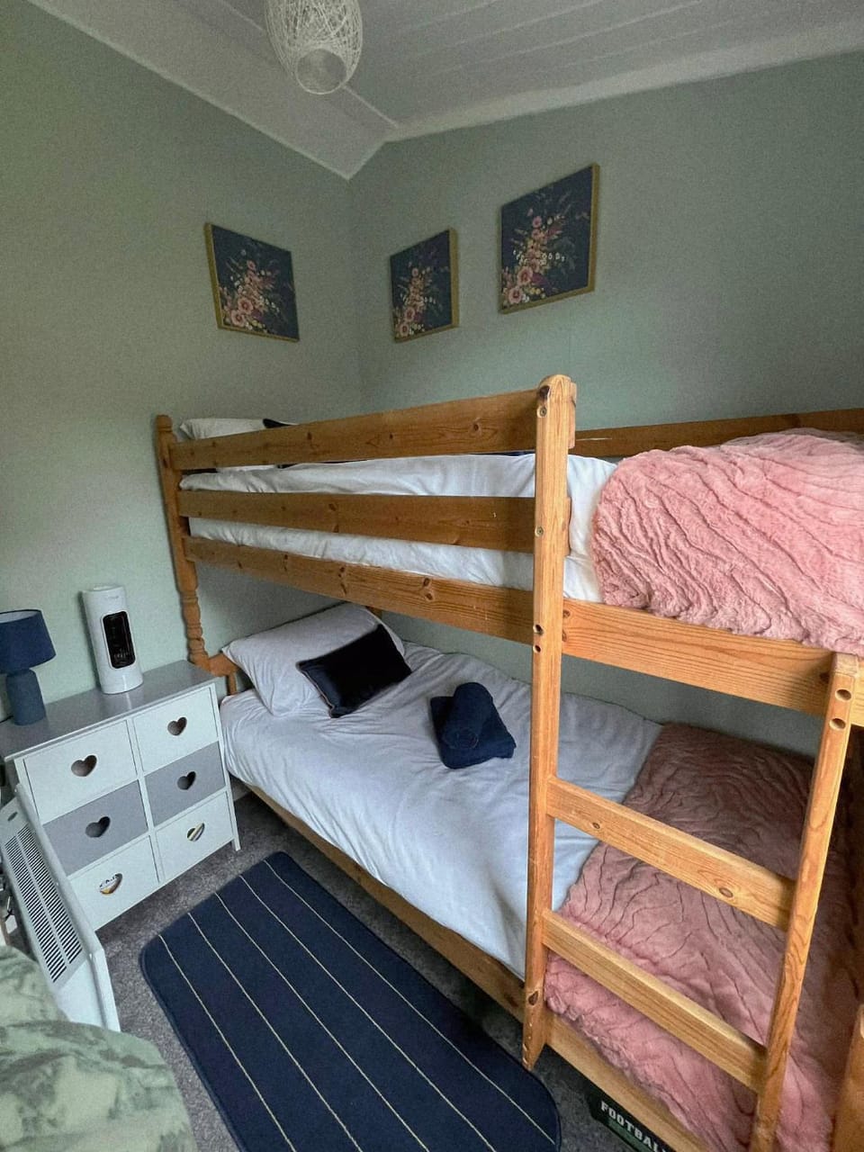 Bedroom, bunk bed