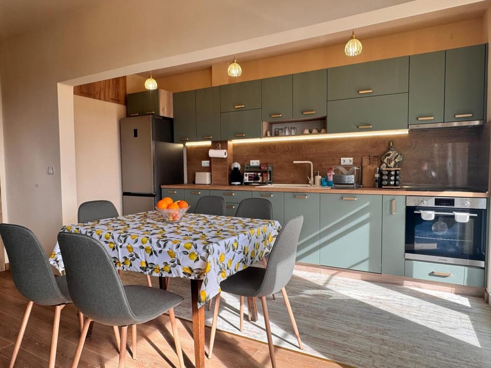 Kitchen or kitchenette, Living room, Seating area, Dining area, dishwasher, oven, stove, toaster