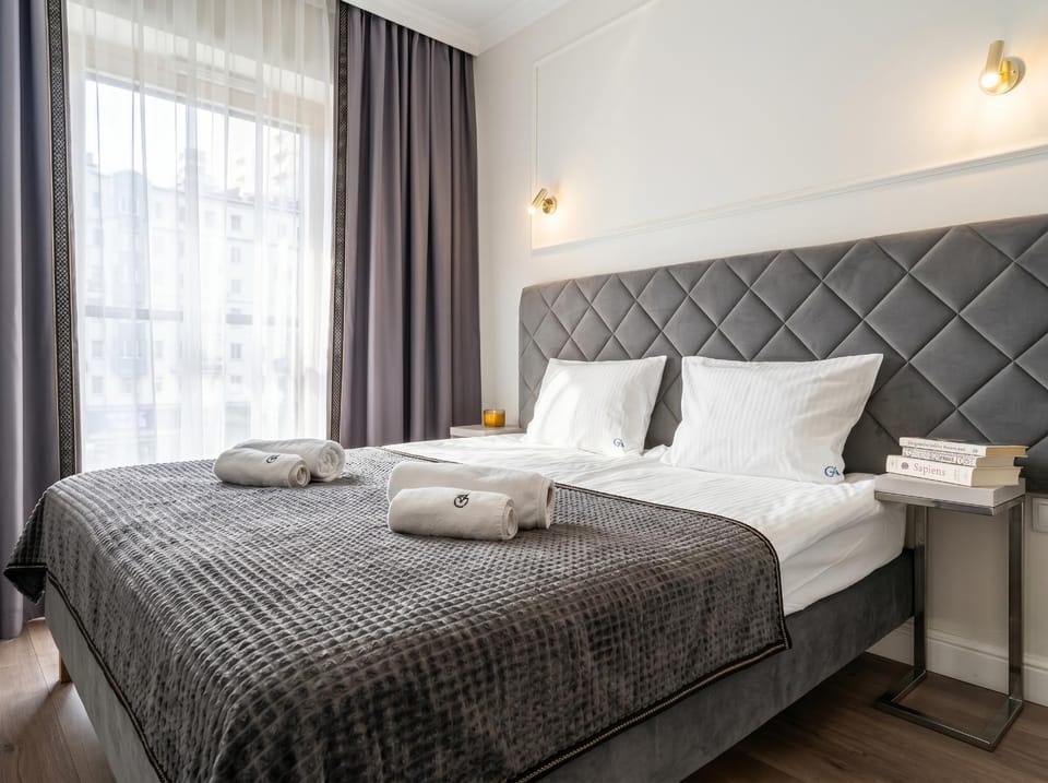 Bed, Photo of the whole room, Bedroom, towels