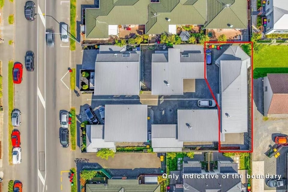 4 beds family retreat next to Riccarton mall Apartment in Christchurch