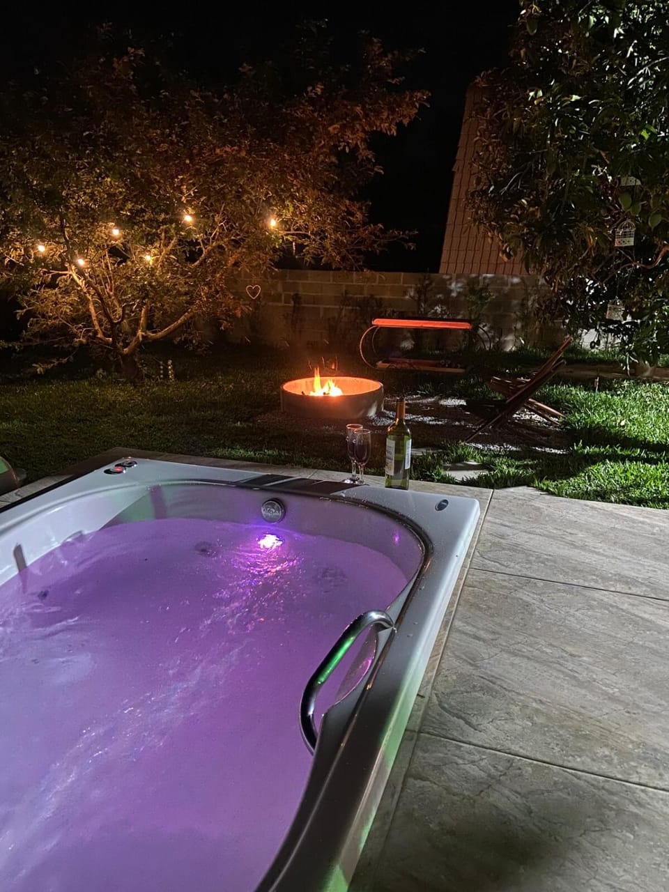 Hot Tub, fireplace