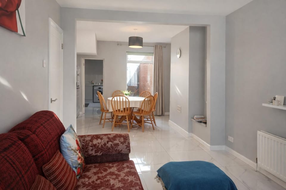 Luxurious & Cozy Townhouse in Quiet East Belfast House in Belfast