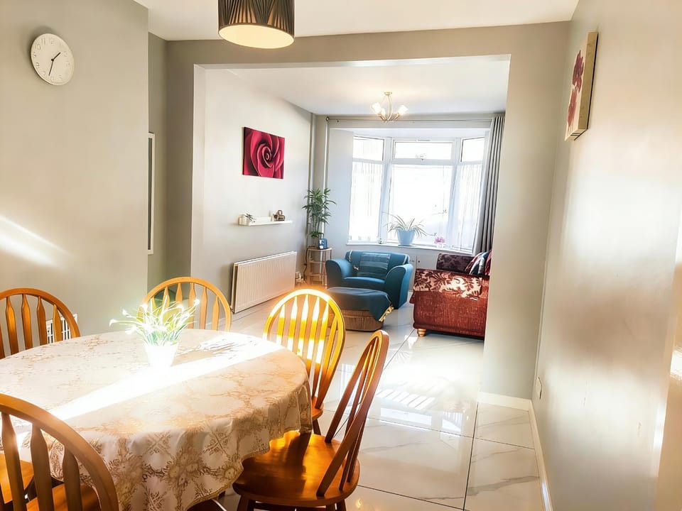 Luxurious & Cozy Townhouse in Quiet East Belfast House in Belfast