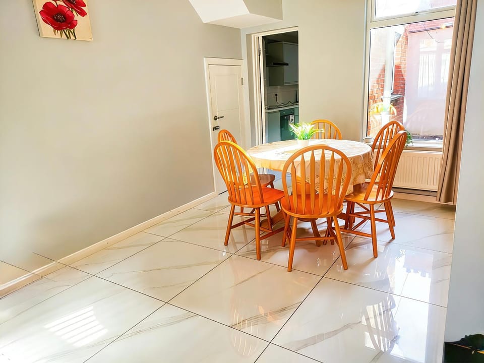 Luxurious & Cozy Townhouse in Quiet East Belfast House in Belfast