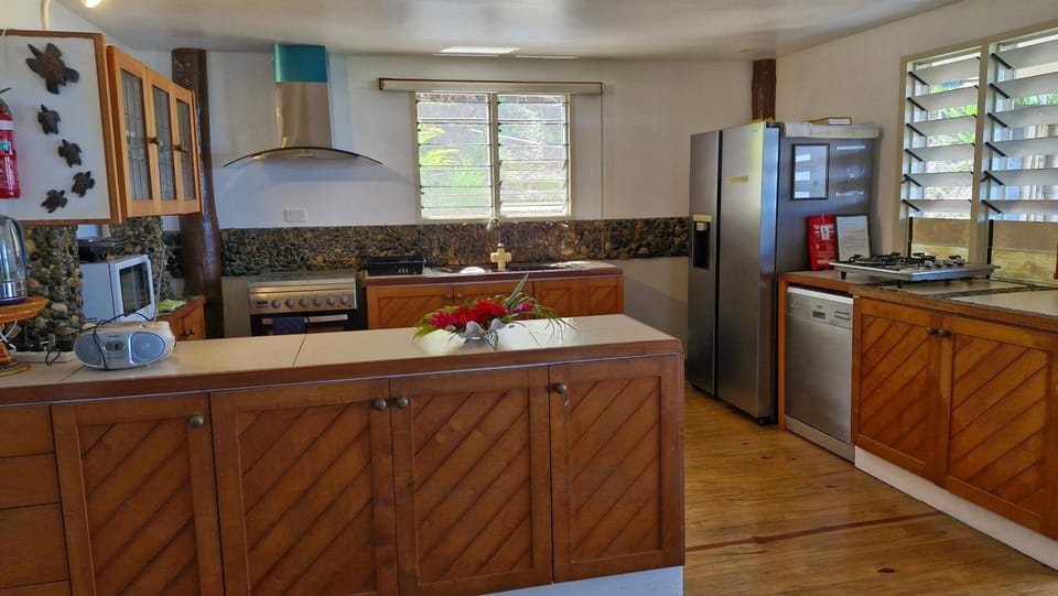 Kitchen or kitchenette, oven, stove