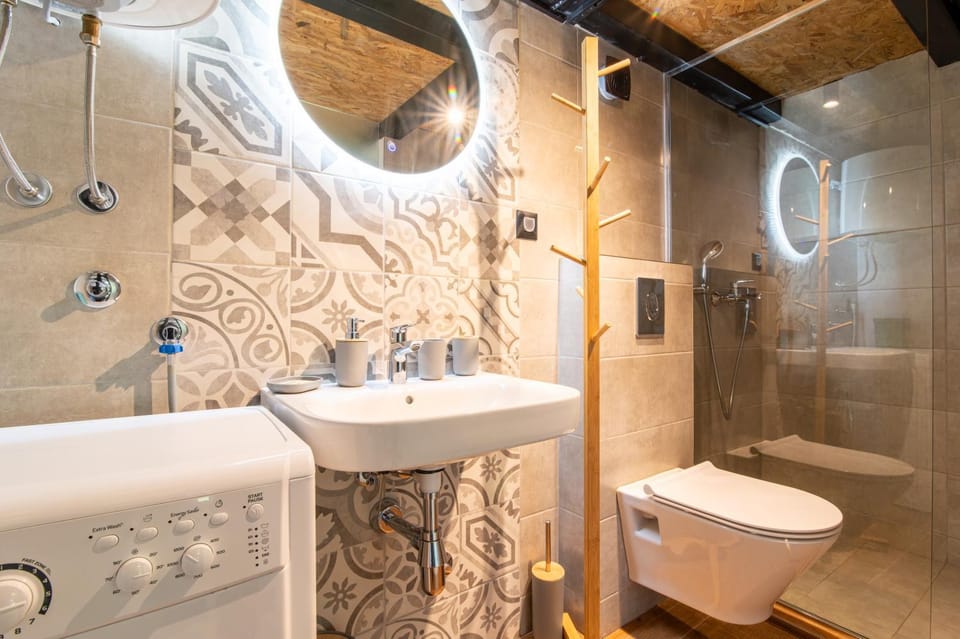 Toilet, Bathroom, washing machine