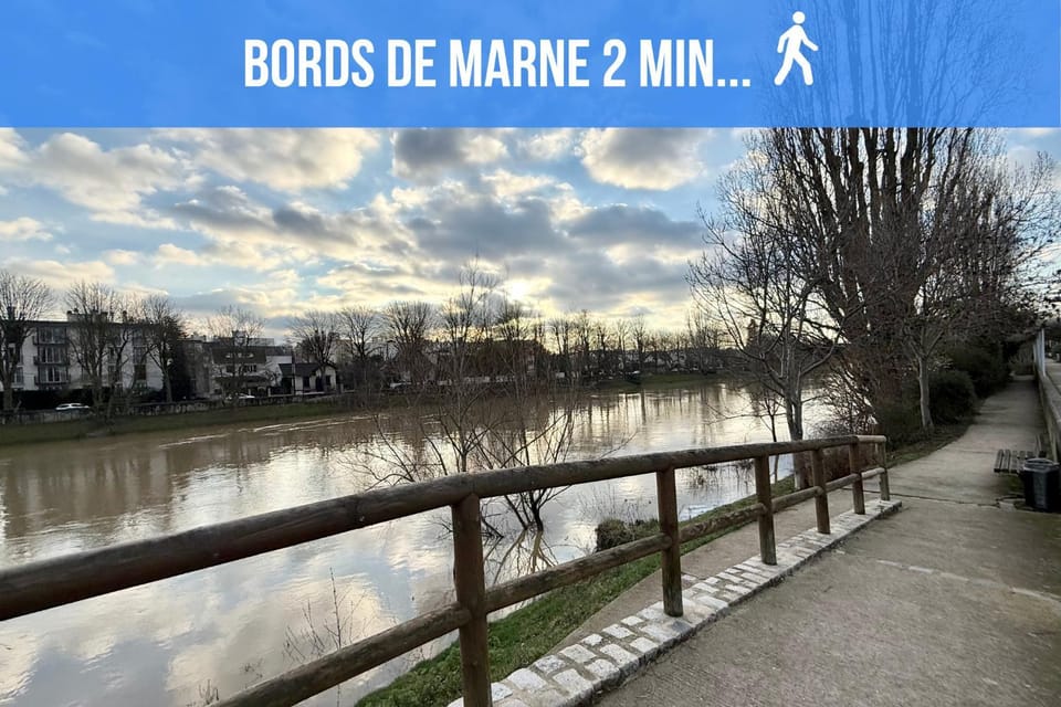 Nearby landmark, Neighbourhood, Natural landscape, River view