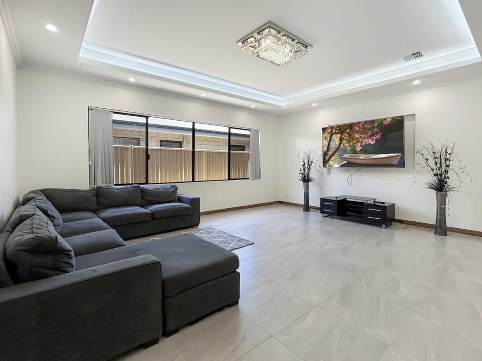 Spacious 4 bed home with open plan living House in Perth