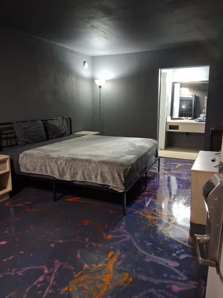 King Bed Hotel Room 255 Apartment in Jackson