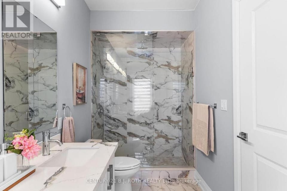 Luxury Townhome with Private Elevator House in Newmarket