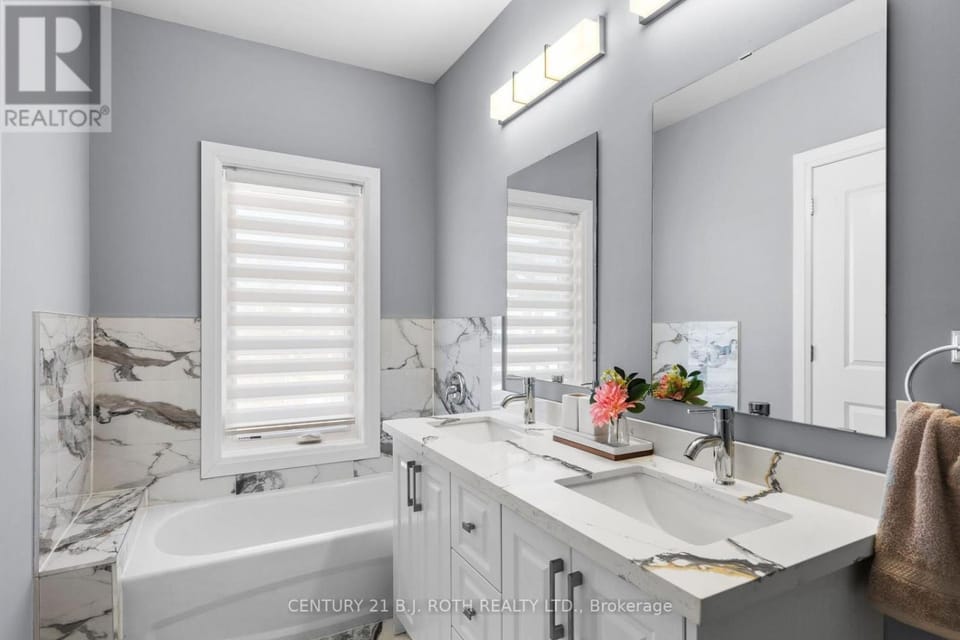 Luxury Townhome with Private Elevator House in Newmarket