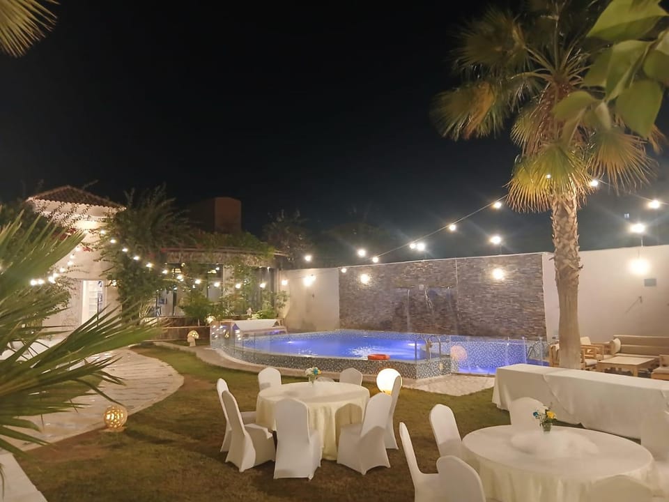 Seating area, Swimming pool