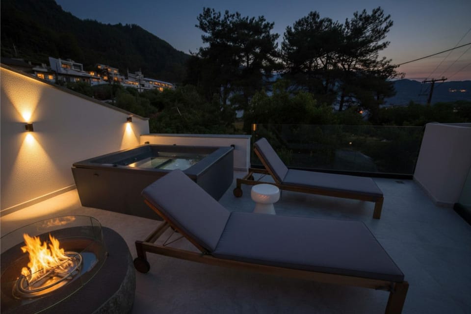 Property building, Balcony/Terrace, Balcony/Terrace, Swimming pool
