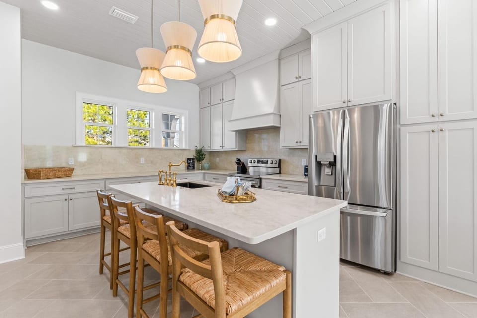 Kitchen or kitchenette, dishwasher, stove, toaster