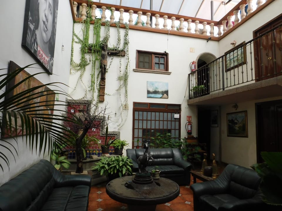 Patio, Living room