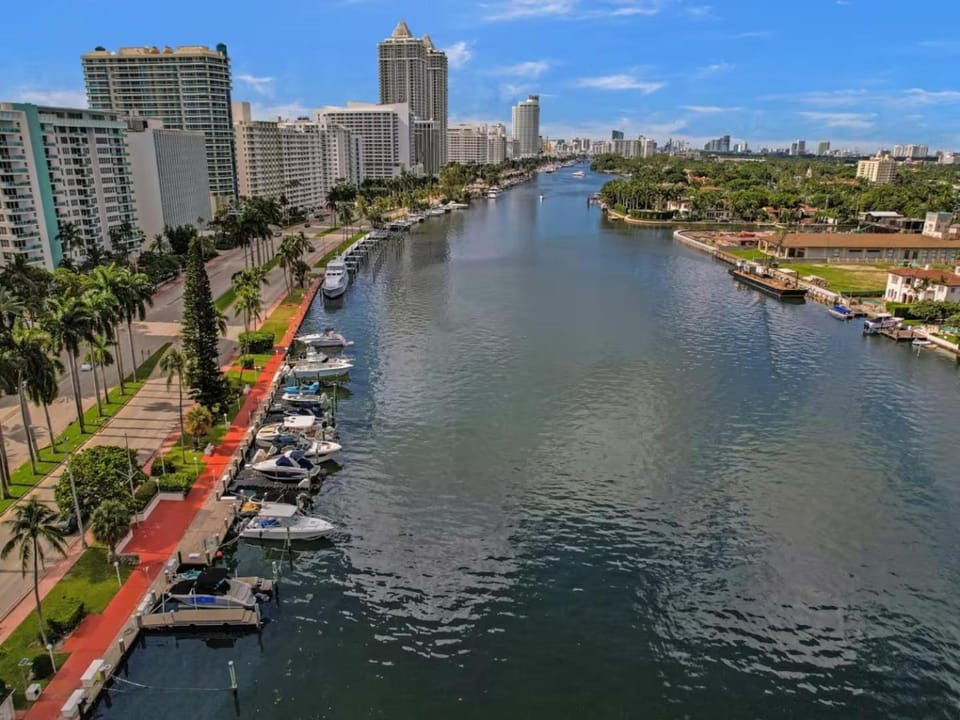 Amazing Views At Miami Beach Resort, Heated Pool, Spa, Sauna Apartment in Miami Beach