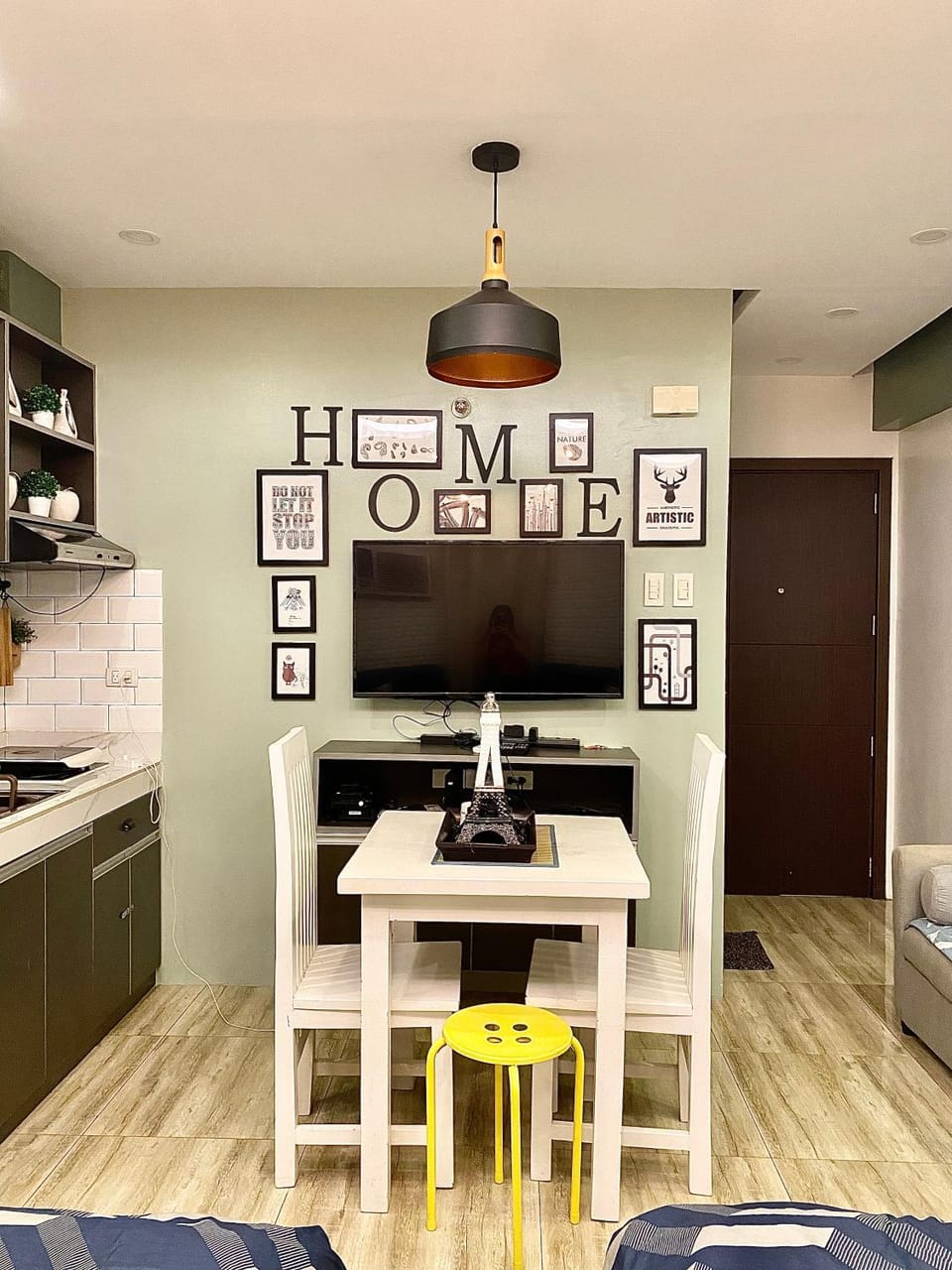 Cozy Escape at McKinley near Venice Grand Canal Mall Apartment hotel in Makati