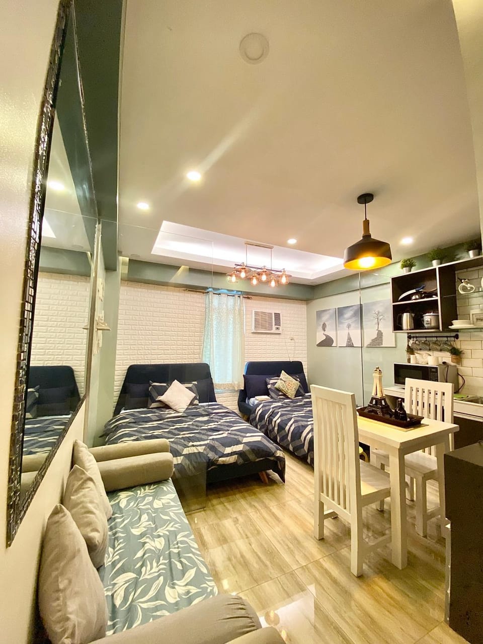 Cozy Escape at McKinley near Venice Grand Canal Mall Apartment hotel in Makati