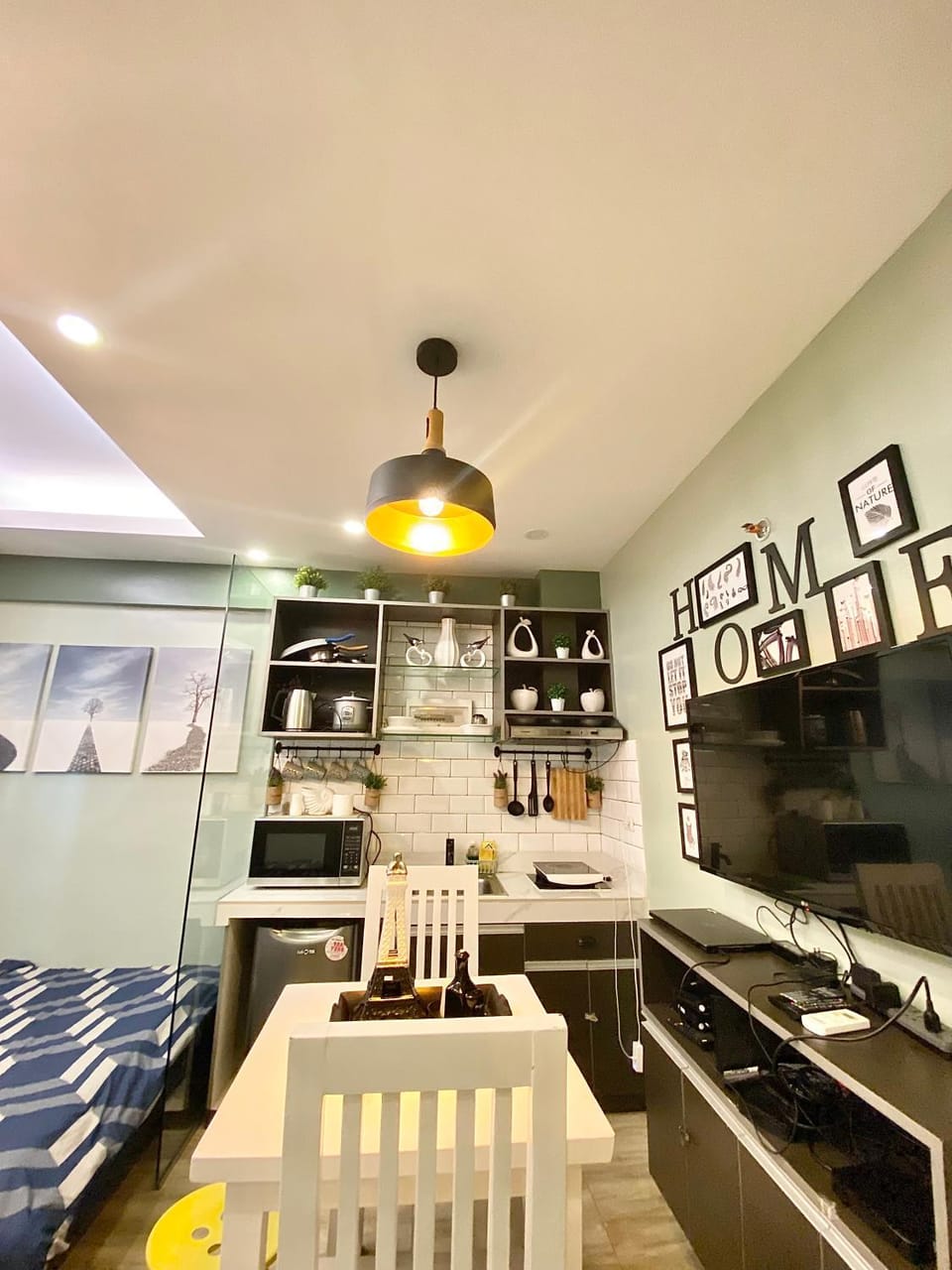 Cozy Escape at McKinley near Venice Grand Canal Mall Apartment hotel in Makati
