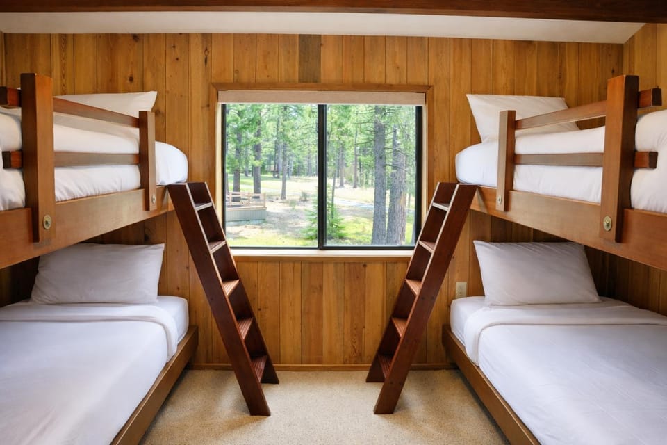 Bed, Day, Natural landscape, View (from property/room), Bedroom, bunk bed