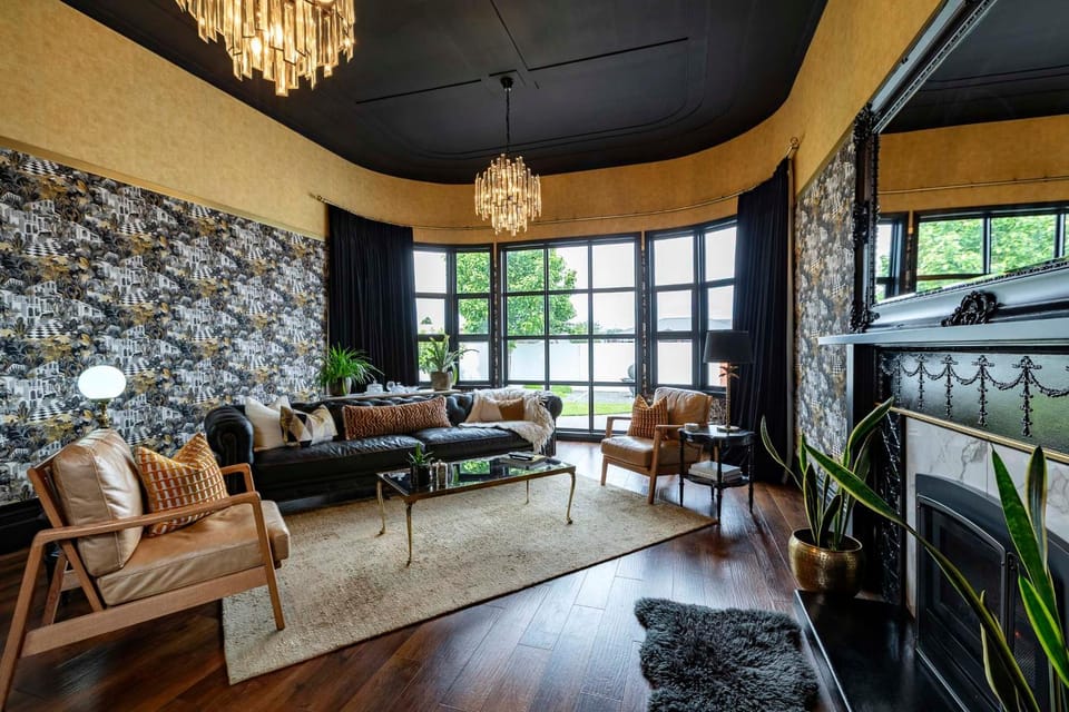 Communal lounge/ TV room